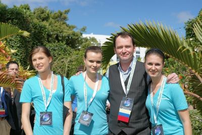 PlentyOfFish staff at Lunch for the 2010 Miami iDate Expo for the Online Dating Industry